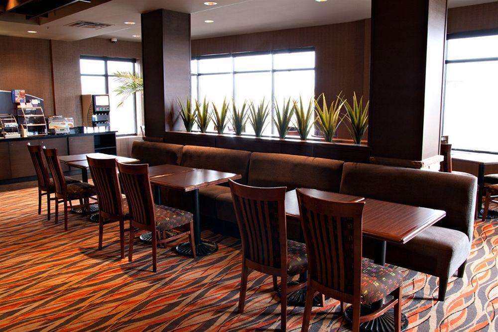 Holiday Inn Express Pembroke By Ihg Eksteriør billede